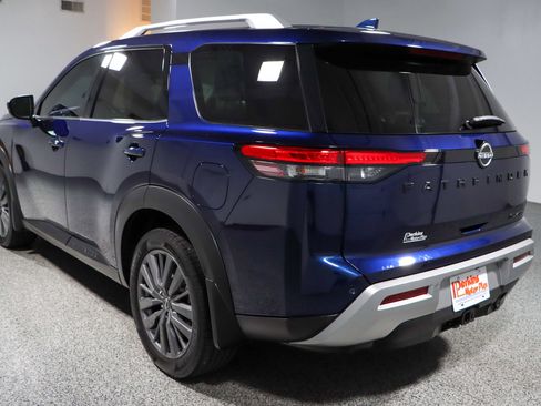 Used 2022 Nissan Pathfinder SL w/ SL Premium Package image 9