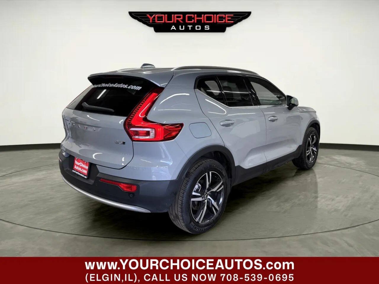 Used 2024 Volvo XC40 B5 Core AWD/4WD image 8