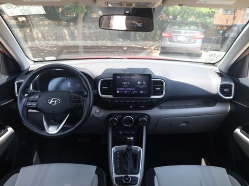 Used 2025 Hyundai Venue SEL FWD image 11