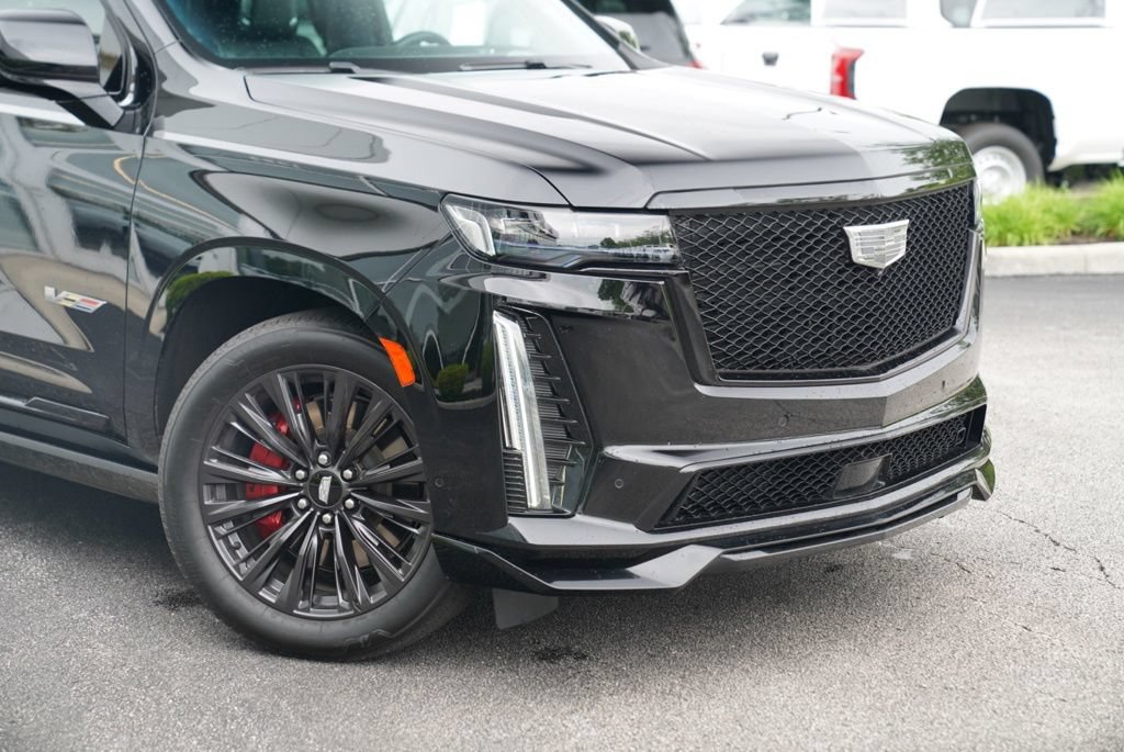 Used 2023 Cadillac Escalade V w/ LPO, ONYX Package AWD/4WD image 17