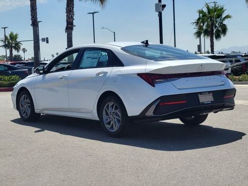 New 2026 Hyundai Elantra Hybrid FWD image 3