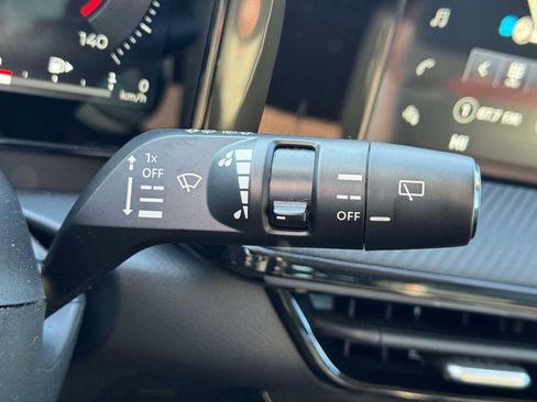 Used 2025 Nissan Kicks SR AWD/4WD image 23