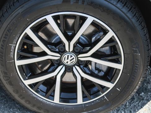 Used 2021 Volkswagen Tiguan SE FWD image 10