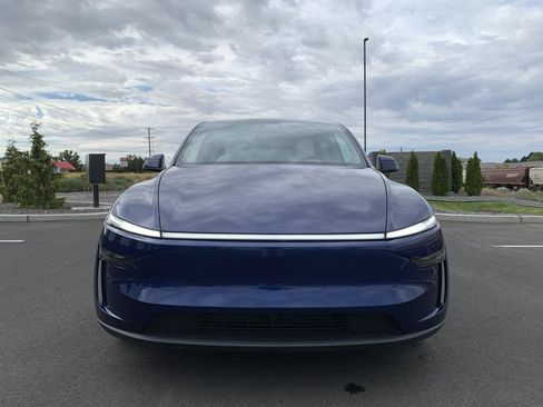 Used 2026 Tesla Model Y 2WD image 2