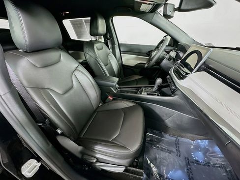 Used 2024 Jeep Compass Limited image 35