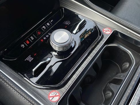 Used 2024 Jeep Wagoneer L Series III w/ Flexible Seating Group image 15