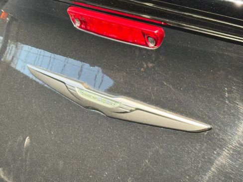 Used 2017 Chrysler 300 S w/ 300S Premium Group image 8