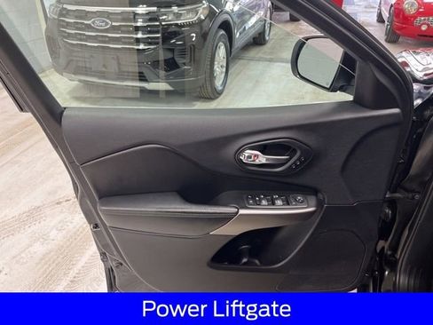 Used 2019 Jeep Cherokee Limited image 17