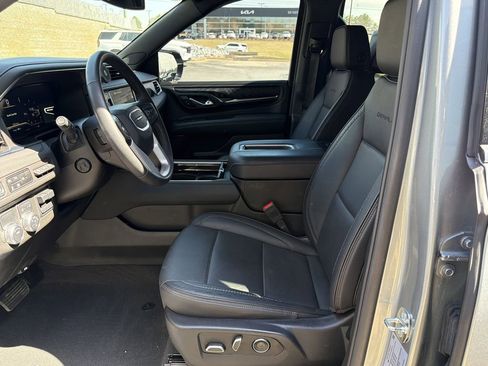 Used 2024 GMC Yukon Denali w/ Max Trailering Package image 9