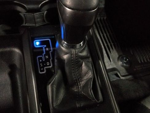 Used 2021 Toyota Tacoma TRD Off-Road image 17