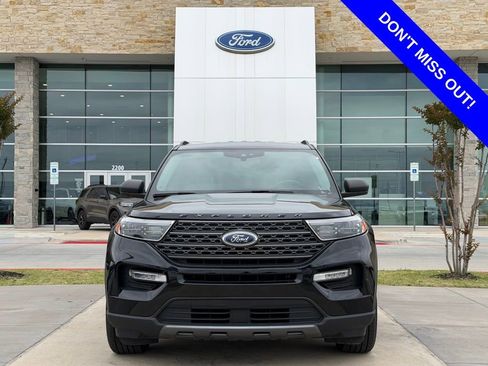 Used 2021 Ford Explorer XLT w/ Equipment Group 202A RWD image 2