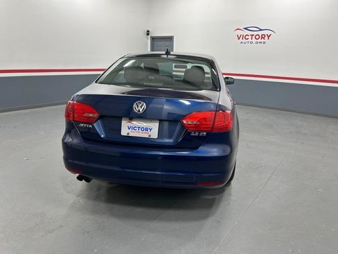 Used 2011 Volkswagen Jetta SE FWD image 8