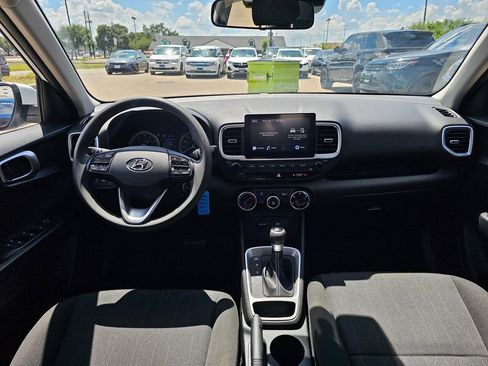 Used 2021 Hyundai Venue SE FWD image 11