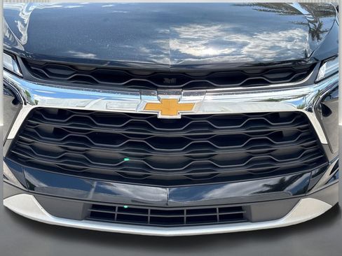Used 2024 Chevrolet Blazer LT FWD image 12