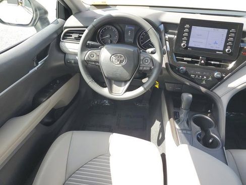 Used 2023 Toyota Camry SE image 12