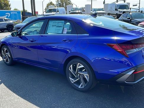 New 2025 Hyundai Elantra Limited image 11