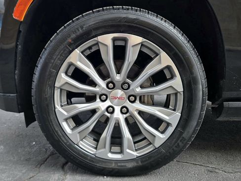 Used 2021 GMC Yukon Denali w/ Denali Premium Package image 15