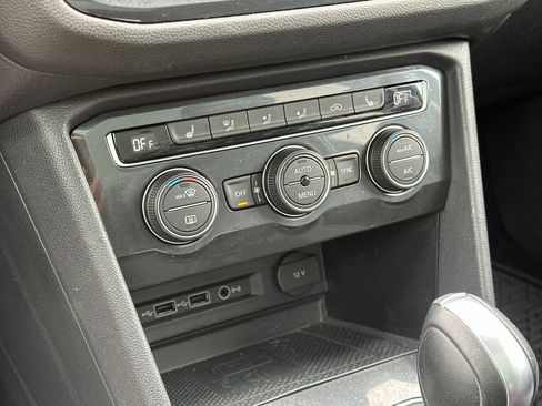 Used 2020 Volkswagen Tiguan SE w/ Panoramic Sunroof Package image 19