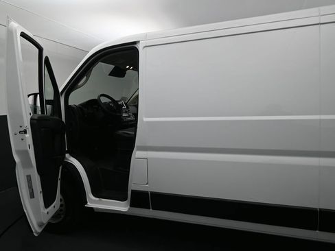 Used 2025 RAM ProMaster 2500 w/ Convenience Group FWD image 14