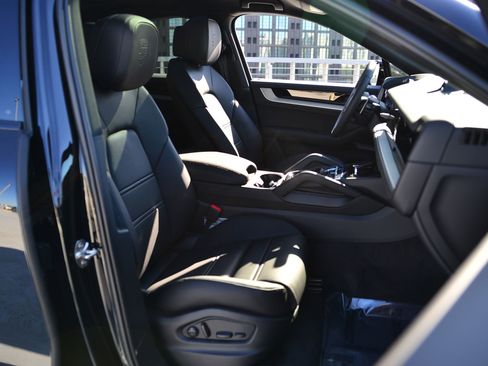 Certified 2026 Porsche Cayenne Coupe image 21