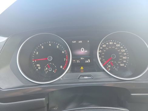 Used 2018 Volkswagen Tiguan SEL image 9