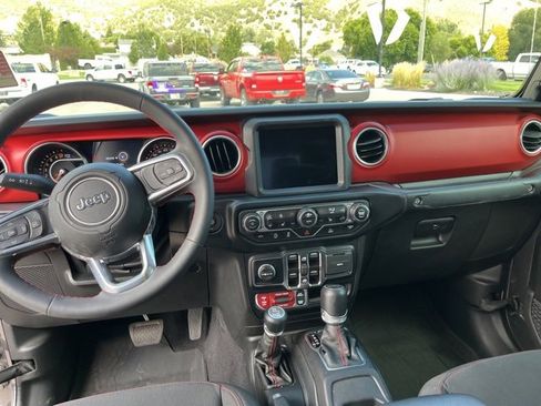 Used 2023 Jeep Gladiator Rubicon w/ Cold Weather Group image 18