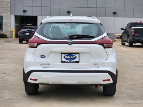 Used 2023 Nissan Kicks SV image 6