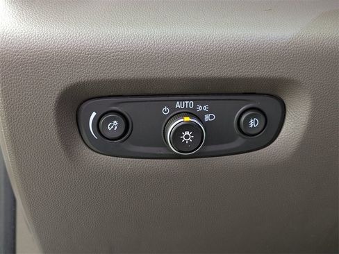 Used 2018 Chevrolet Traverse Premier image 16