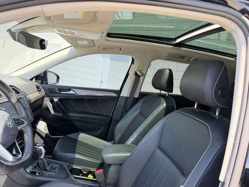 Used 2023 Volkswagen Tiguan SE w/ Panoramic Sunroof Package FWD image 17