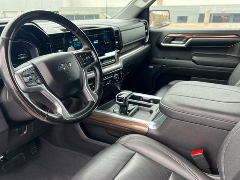Used 2024 Chevrolet Silverado 1500 LT Trail Boss w/ Convenience Package II AWD/4WD image 16