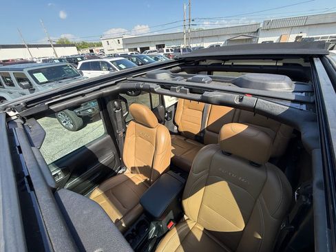 Used 2023 Jeep Wrangler Unlimited Sahara w/ Cold Weather Group AWD/4WD image 3