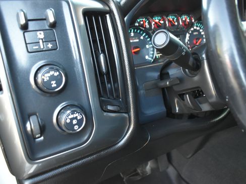 Used 2018 Chevrolet Silverado 1500 LT w/ All Star Edition image 40