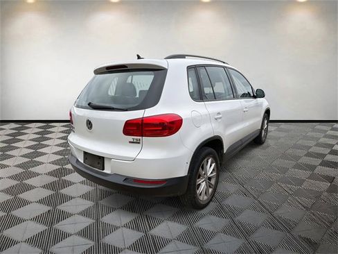 Used 2017 Volkswagen Tiguan S image 4