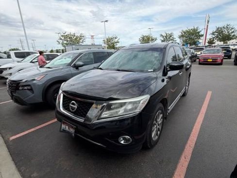 Used 2015 Nissan Pathfinder SL w/ Cargo Package FWD image 2