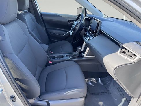 Used 2022 Toyota Corolla Cross LE image 29