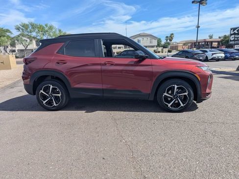 Used 2022 Chevrolet TrailBlazer RS FWD image 2