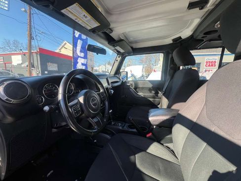 Used 2017 Jeep Wrangler Unlimited Sport w/ Connectivity Group image 32