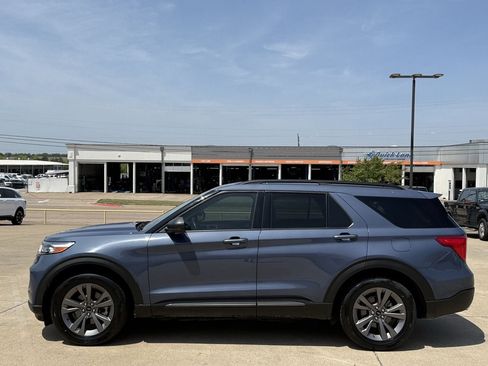 Certified 2021 Ford Explorer XLT w/ Equipment Group 202A RWD image 3