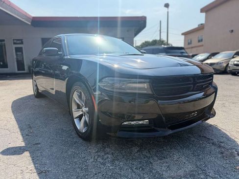 Used 2017 Dodge Charger SXT RWD image 5