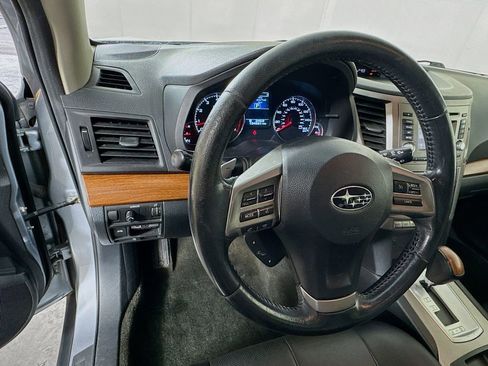 Used 2014 Subaru Outback 3.6R Limited w/ Moonroof Package image 11