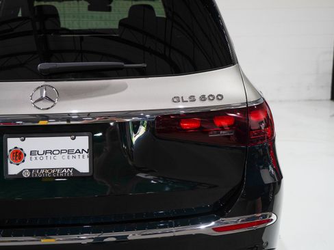 Used 2024 Mercedes-Benz Maybach GLS 600 4MATIC image 38