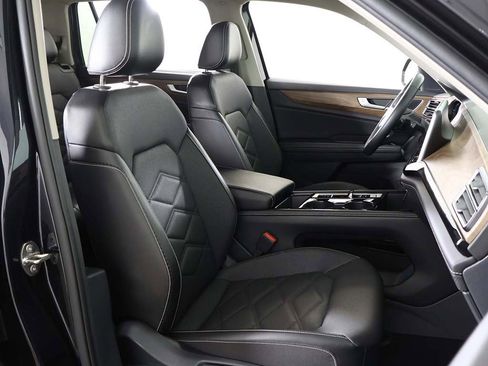 Used 2024 Volkswagen Atlas SE image 30