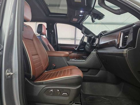 Used 2024 GMC Sierra 3500 Denali Ultimate image 26
