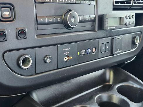 Used 2024 Chevrolet Express 3500 w/ Power Convenience Package RWD image 17