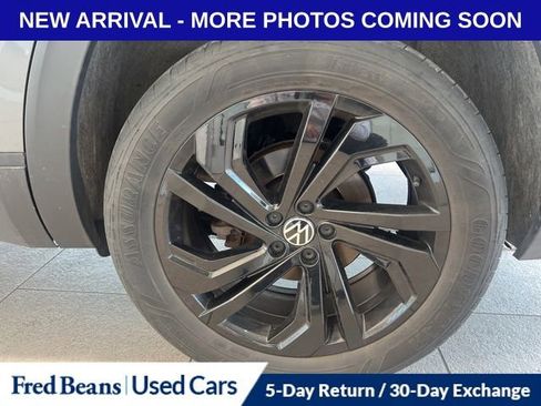 Used 2023 Volkswagen Atlas SE w/ Black Wheel Package image 13