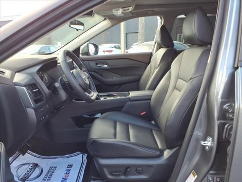 Used 2023 Nissan Rogue SV w/ SV Premium B Package image 15