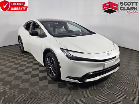 Used 2024 Toyota Prius XLE FWD image 1