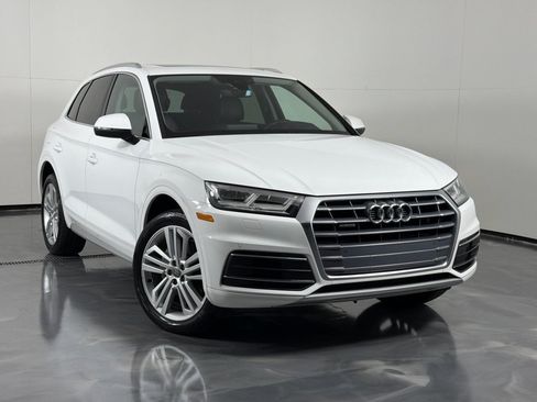 Used 2018 Audi Q5 2.0T Premium Plus w/ Premium Plus Package AWD/4WD image 2