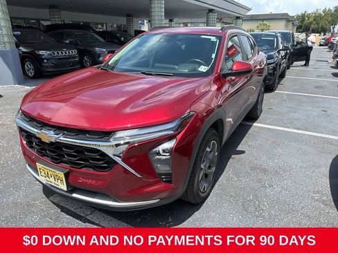 Used 2025 Chevrolet Trax LT w/ LT Convenience Package FWD image 1