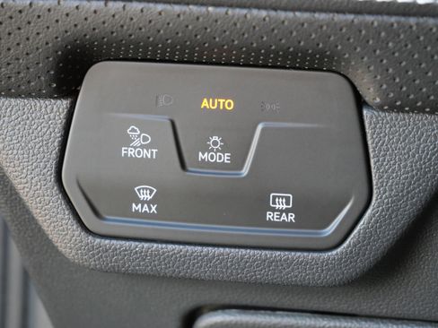 Certified 2024 Volkswagen Atlas Cross Sport SEL image 21